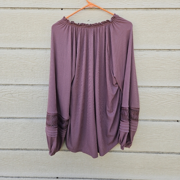 NWT Torrid textured jersey v neck crochet long sleeve top Rose Taupe size 1 1X - Picture 2 of 8